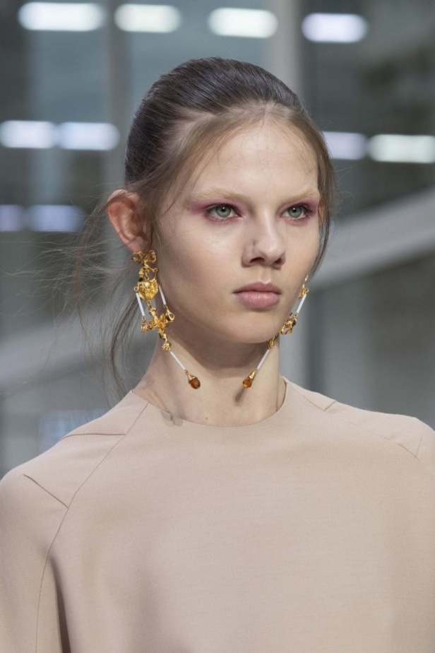 عرض أزياء فالنتينو لموسم خريف وشتاء 2019