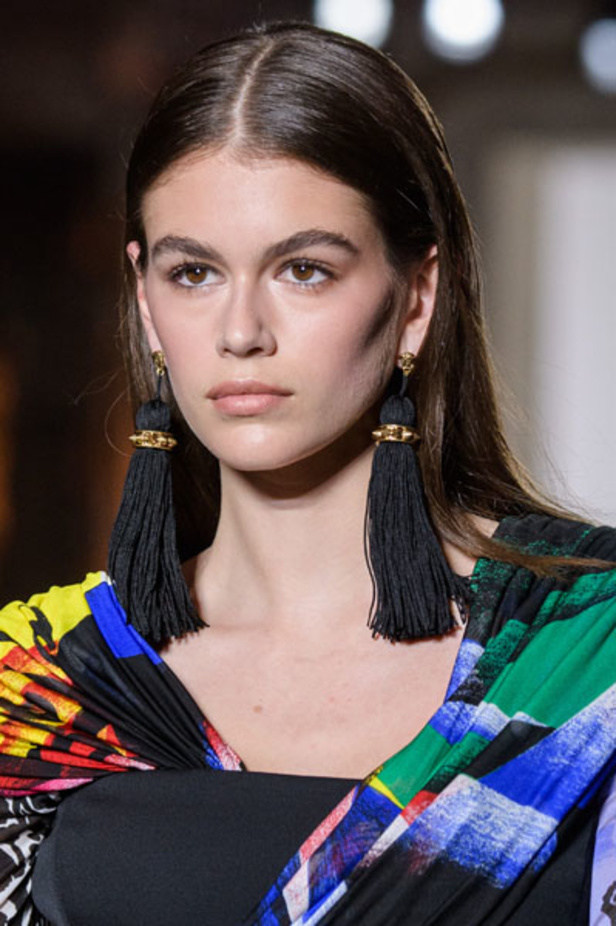 عرض أزياء “فيرساتشي” لموسم خريف وشتاء 2018-2019