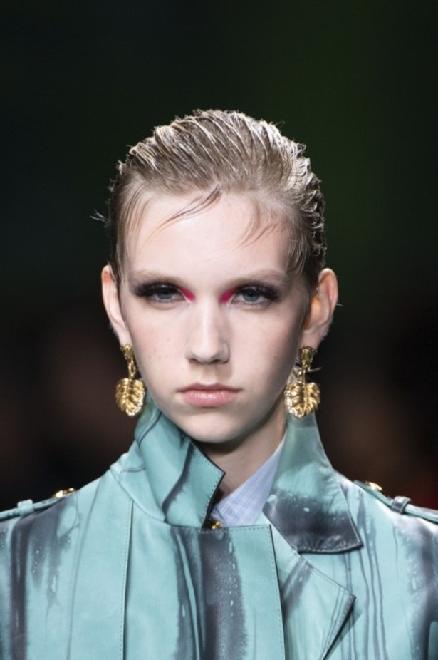 اسبوع الموضة في ميلان 2019 عرض أزياء VERSACE لربيع وصيف 2020