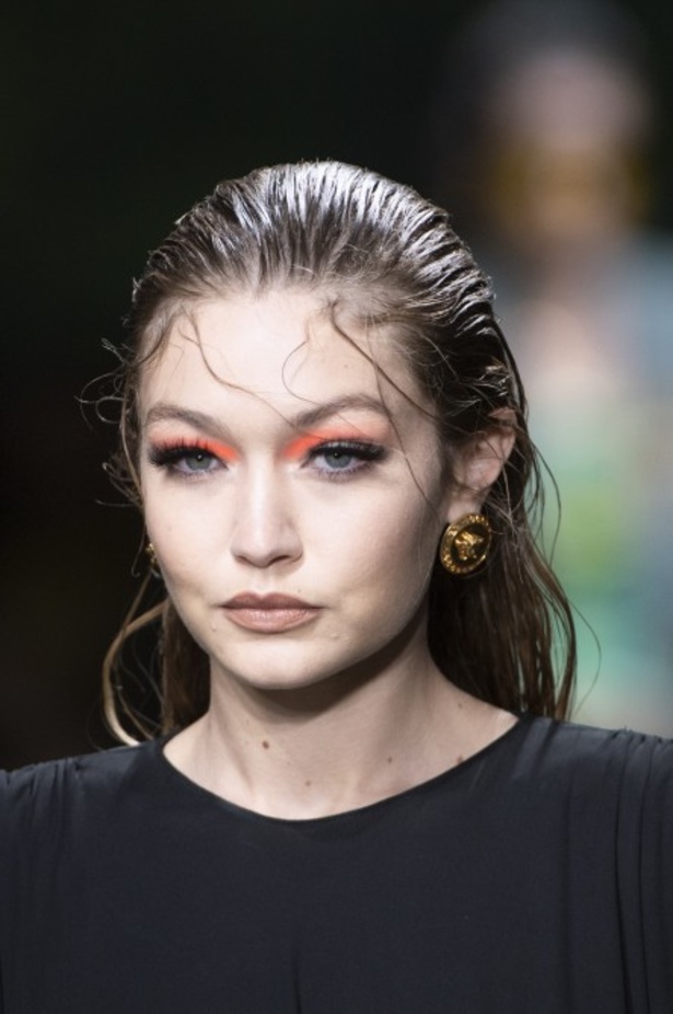 اسبوع الموضة في ميلان 2019 عرض أزياء VERSACE لربيع وصيف 2020