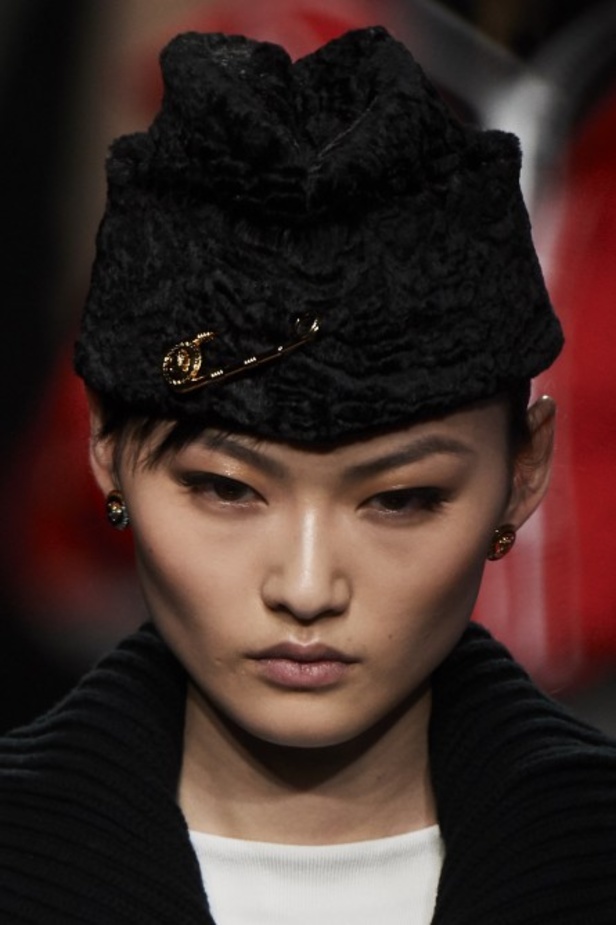 مجموعة فيرساتشي VERSACE لخريف وشتاء 2020-2021