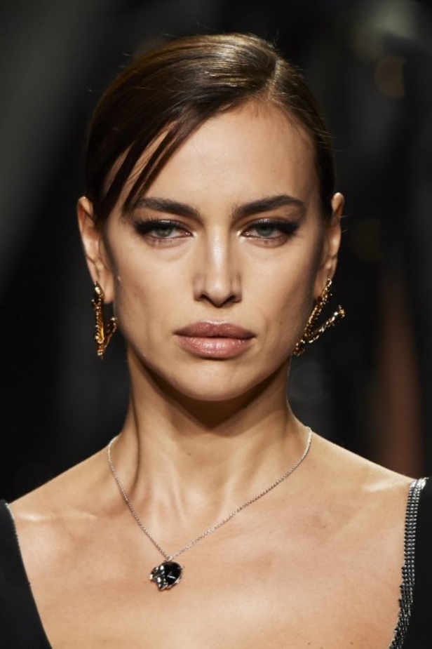 مجموعة فيرساتشي VERSACE لخريف وشتاء 2020-2021