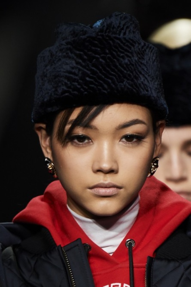 مجموعة فيرساتشي VERSACE لخريف وشتاء 2020-2021