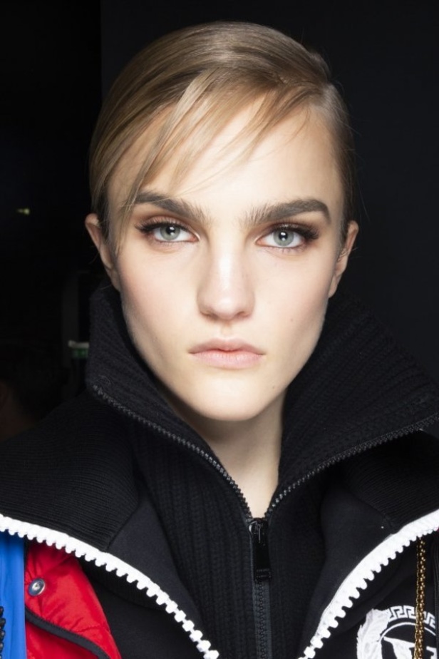 مجموعة فيرساتشي VERSACE لخريف وشتاء 2020-2021