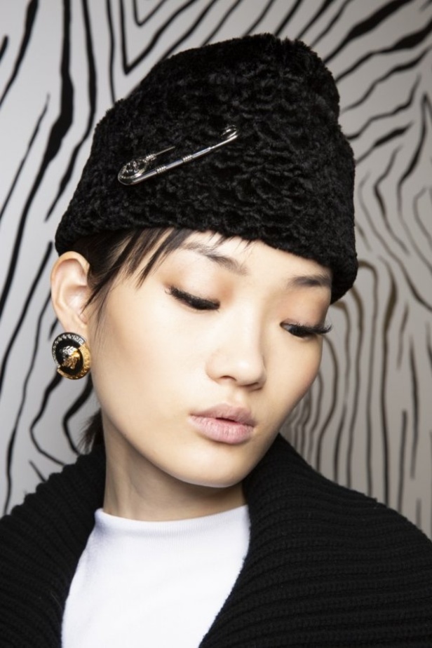 مجموعة فيرساتشي VERSACE لخريف وشتاء 2020-2021