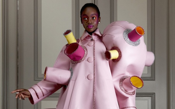 صور عرض أزياء Viktor & Rolf للكوتور مجموعة خريف وشتاء 2021