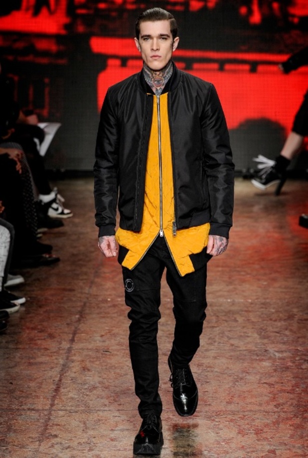 المصممة دونا كاران في نهاية عرض مجموعتها لخريف 2014 من أسبوع نيويورك للأزياء