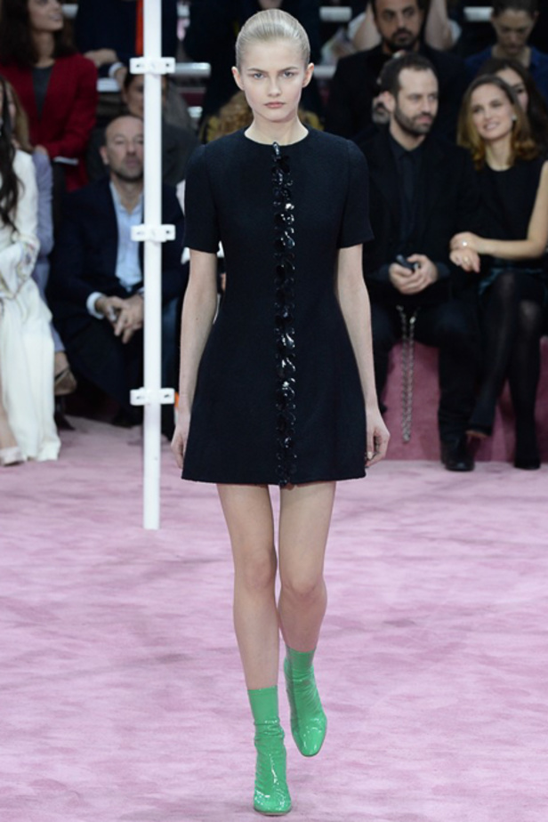 الأقمشة المطبّعة تبرز هوية ديور للأزياء الراقية 