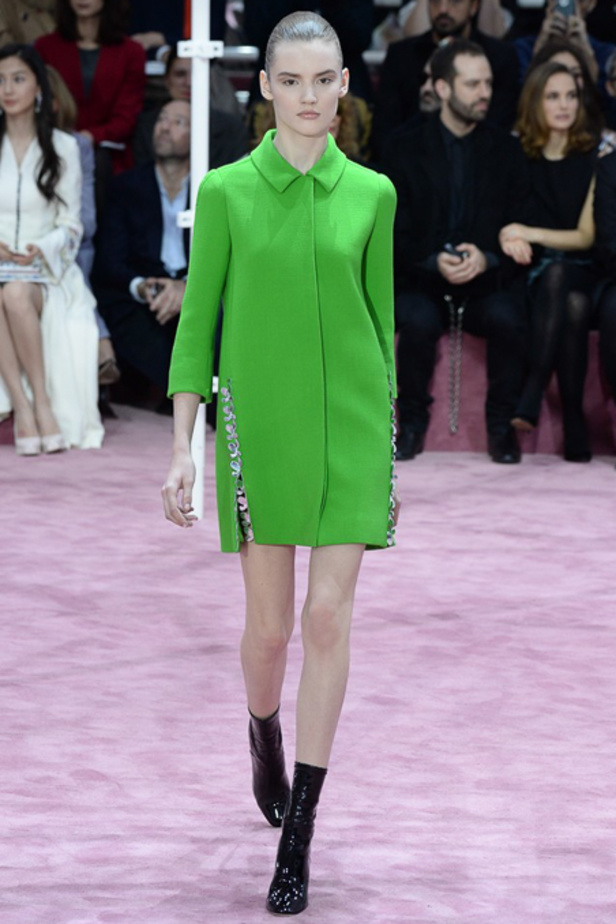 الأقمشة المطبّعة تبرز هوية ديور للأزياء الراقية 