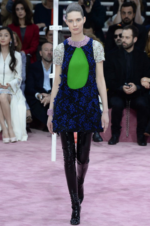 الأقمشة المطبّعة تبرز هوية ديور للأزياء الراقية 