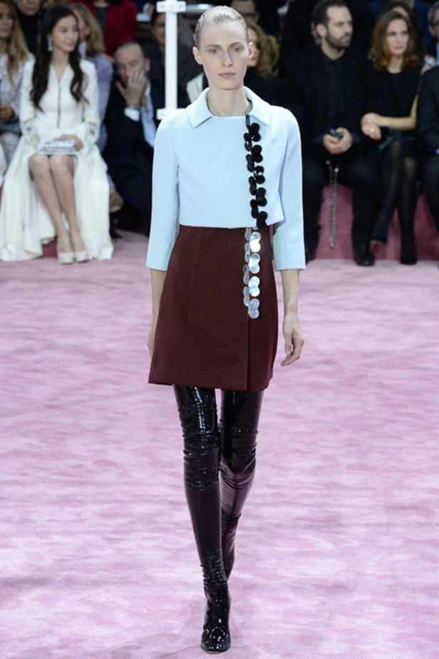 الأقمشة المطبّعة تبرز هوية ديور للأزياء الراقية 