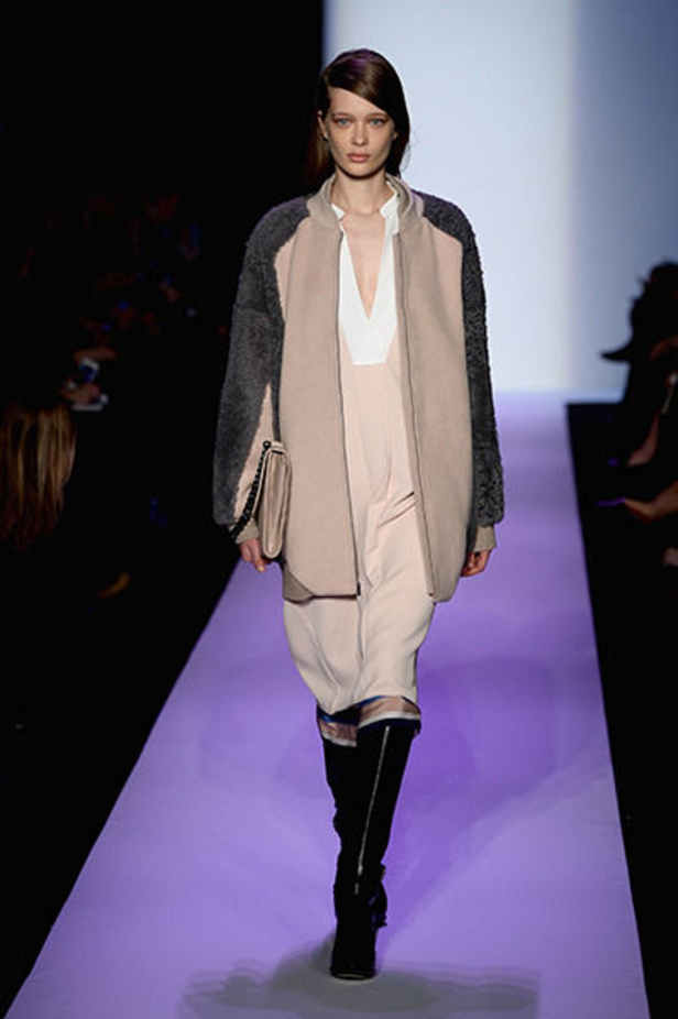 BCBGMAXAZRIA: أناقة عملية وبساطة راقية