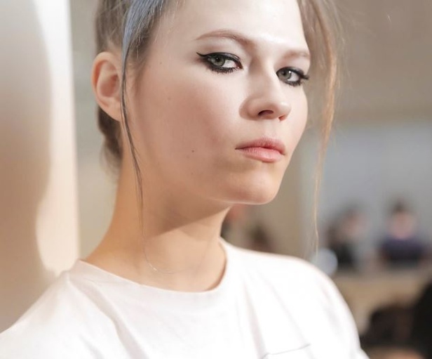 عرض Ulyana Sergeenko من وحي الغجر! 