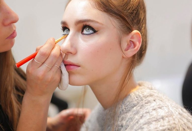 عرض Ulyana Sergeenko من وحي الغجر! 