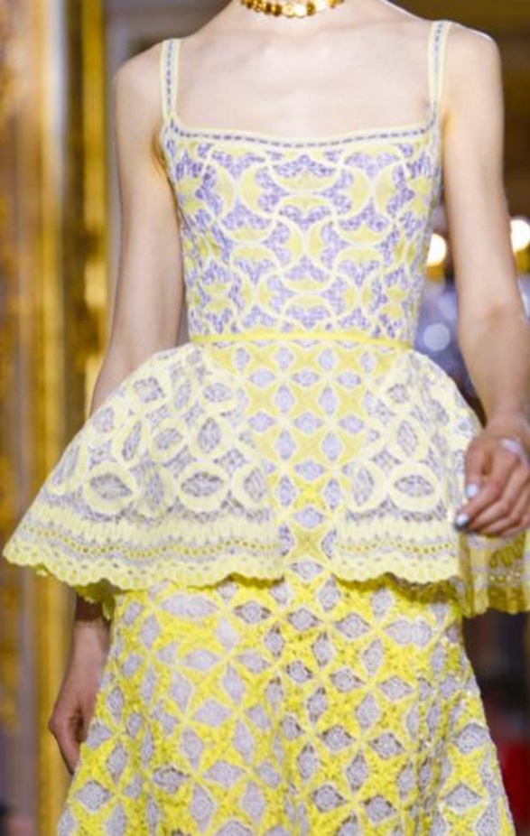 عرض Ulyana Sergeenko من وحي الغجر! 