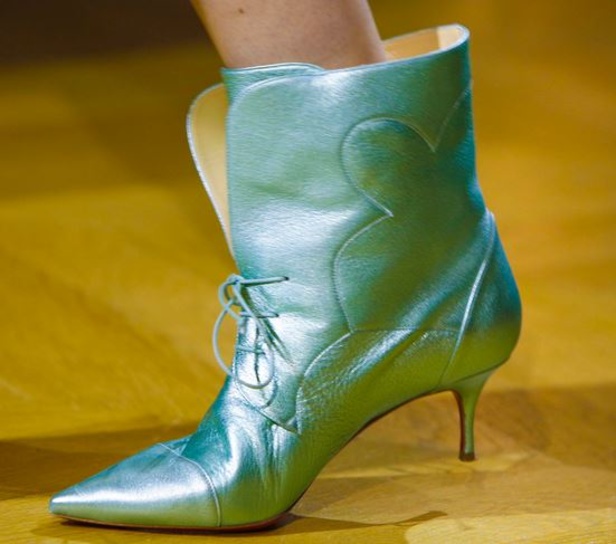 عرض Ulyana Sergeenko من وحي الغجر! 