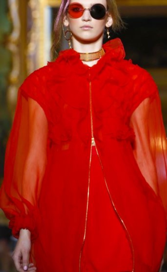 عرض Ulyana Sergeenko من وحي الغجر! 