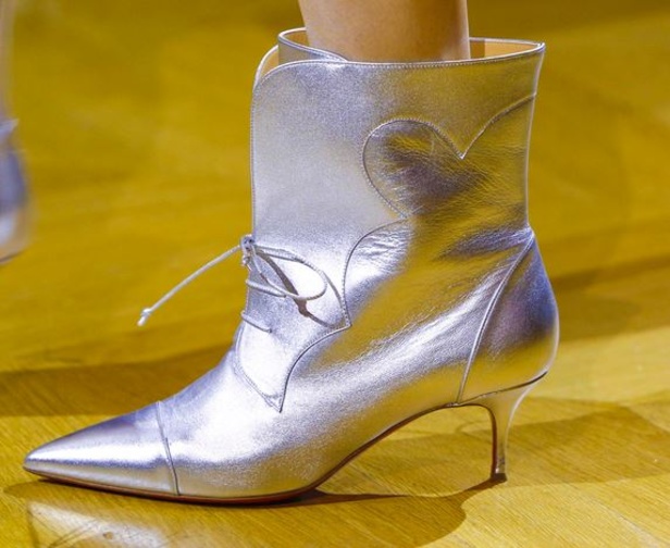 عرض Ulyana Sergeenko من وحي الغجر! 