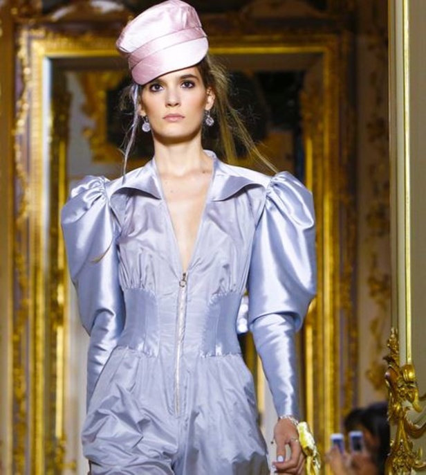 عرض Ulyana Sergeenko من وحي الغجر! 