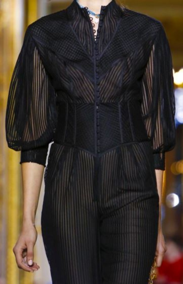 عرض Ulyana Sergeenko من وحي الغجر! 