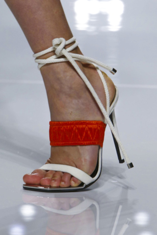 عرض فيرساتشي للأزياء الفاخرة لربيع وصيف 2016