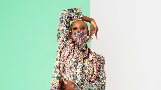 عرض ازياء ALICE AND OLIVIA BY STACEY BENDET في نيويورك لموسم ربيع وصيف 2021