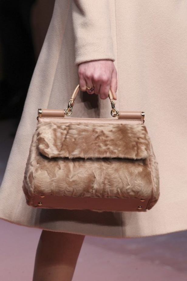 عندما تُكرّم دار Dolce & Gabbana الأم.. والعائلة!