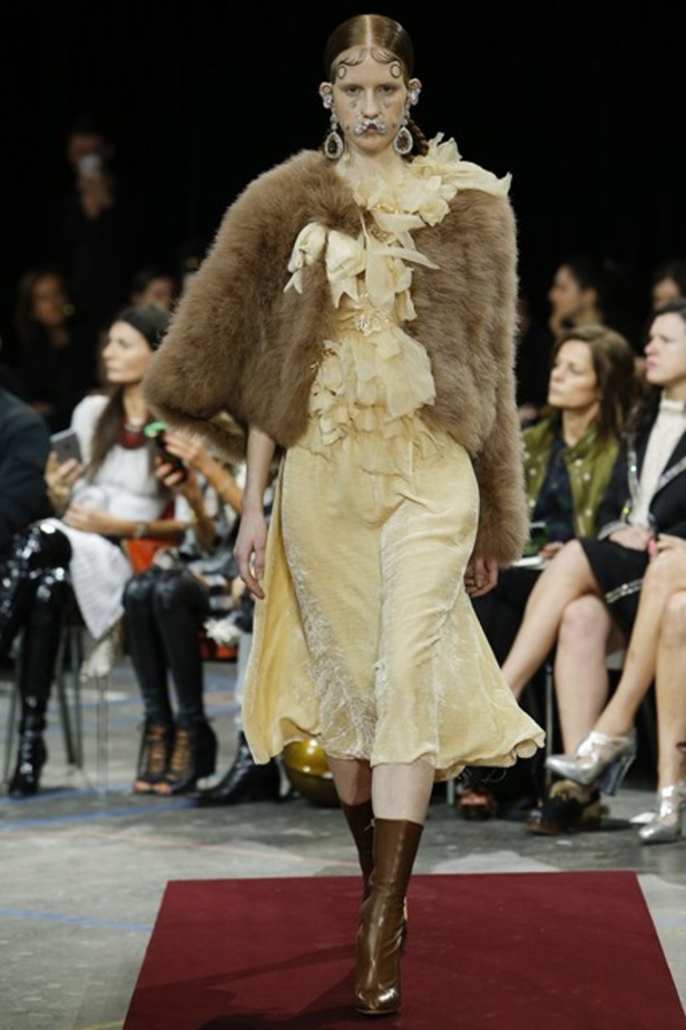 Givenchy بين الأسلوب الفيكتوري والهندي! 