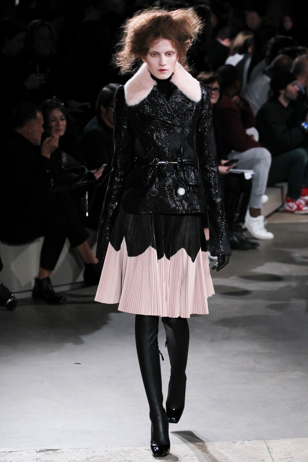عرض Alexander McQueen كلاسيكية ولكن