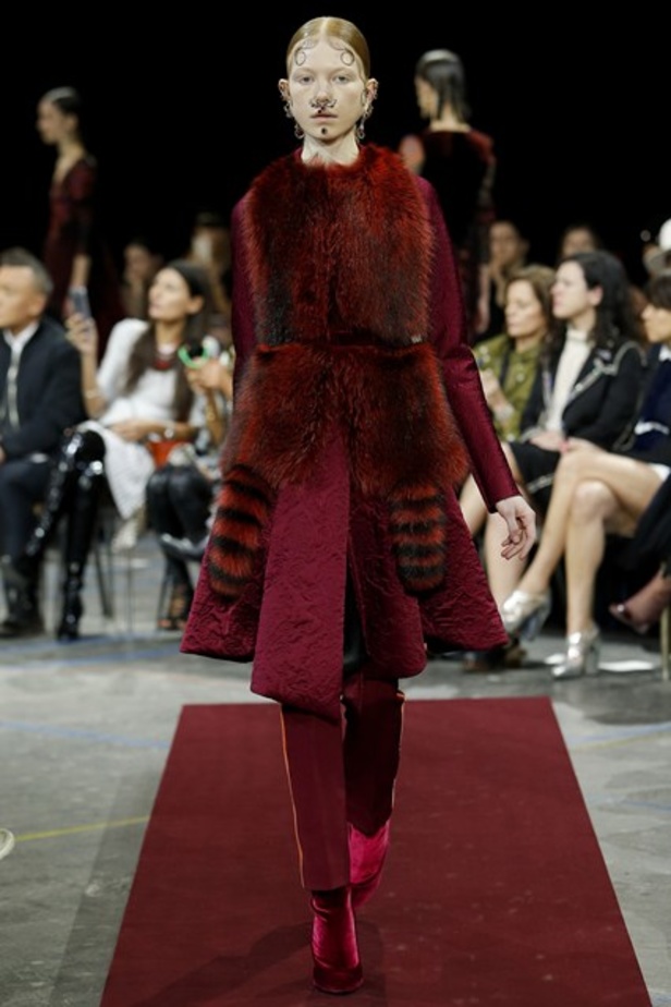 Givenchy بين الأسلوب الفيكتوري والهندي! 