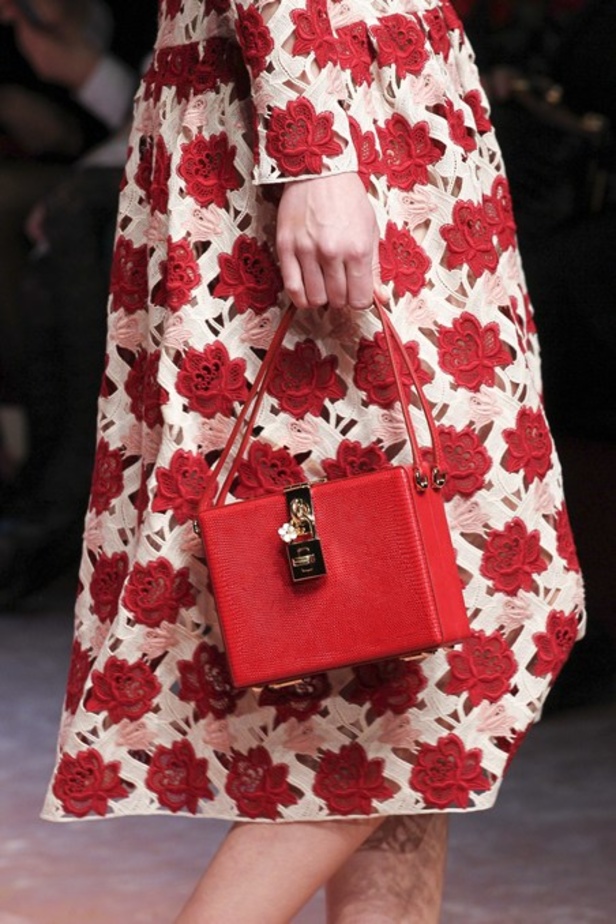 عندما تُكرّم دار Dolce & Gabbana الأم.. والعائلة!