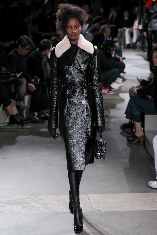 عرض Alexander McQueen كلاسيكية ولكن
