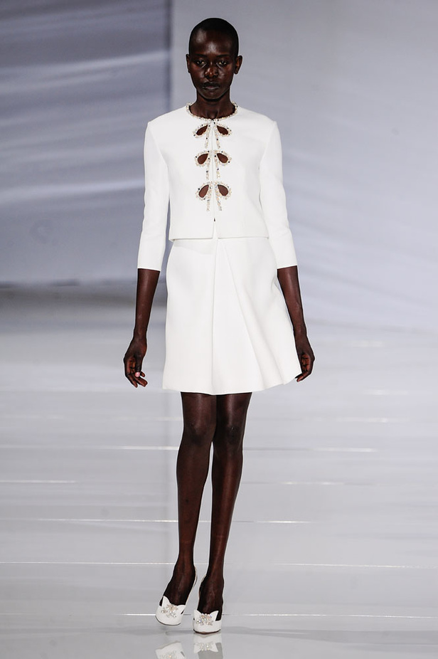 جورج حبيقة: الشتاء ينبض بالزهور والأنوثة