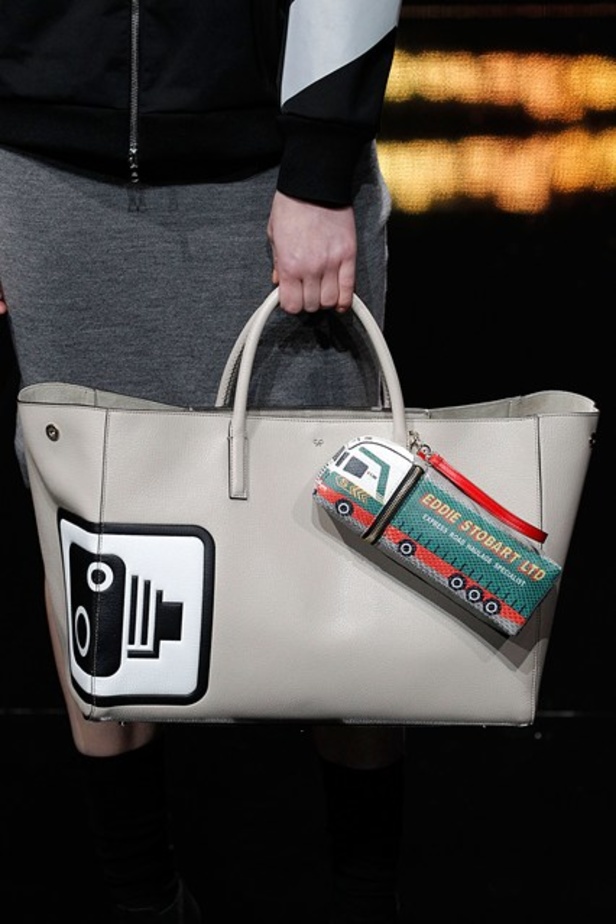 مجموعة Anya Hindmarch تراعي السلامة المرورية!