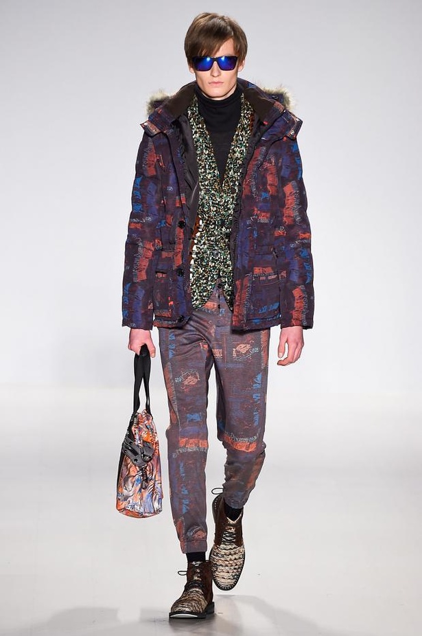 الكاروهات والأقمشة المطبّعة في عرض  Custo Barcelona