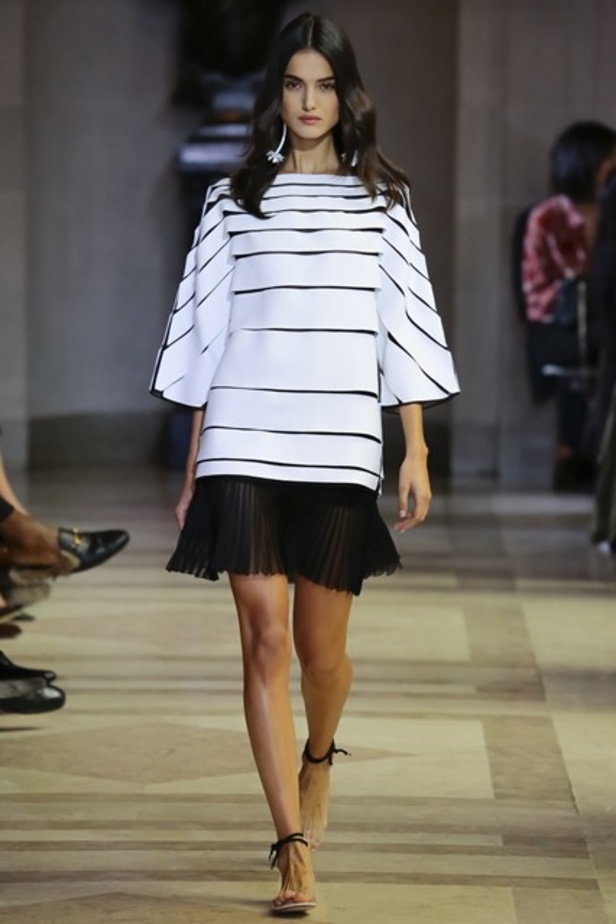 الشفافية والأنوثة عنوان عرض Carolina Herrera