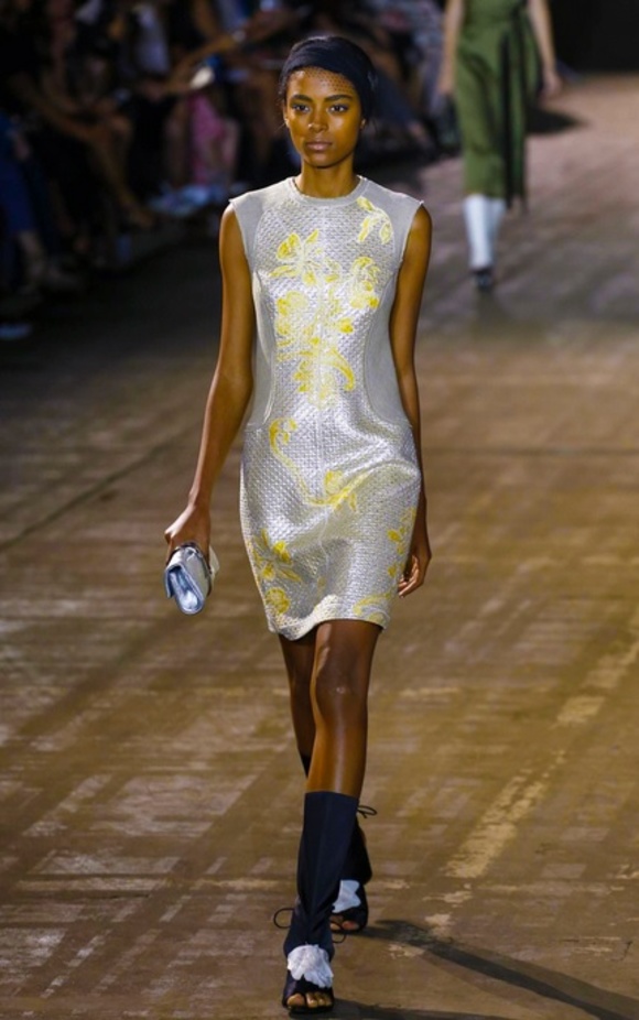 تصاميم تغرد بالحرية في مجموعة Phillip Lim