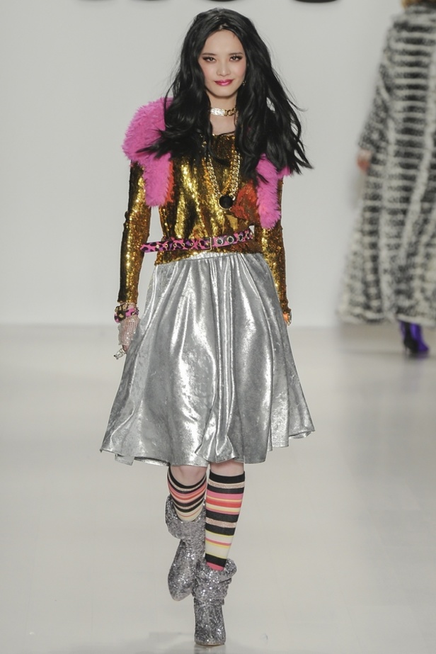 أجواء الثمانينيات في عرض Betsey Johnson