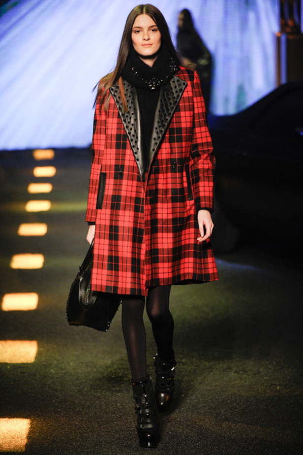 Philipp Plein: كوني أنيقة وصاخبة ودعي مسدسك جاهزا! 