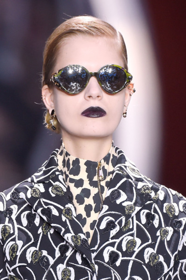 الأقمشة المطبّعة تبرز هوية ديور للأزياء الراقية 