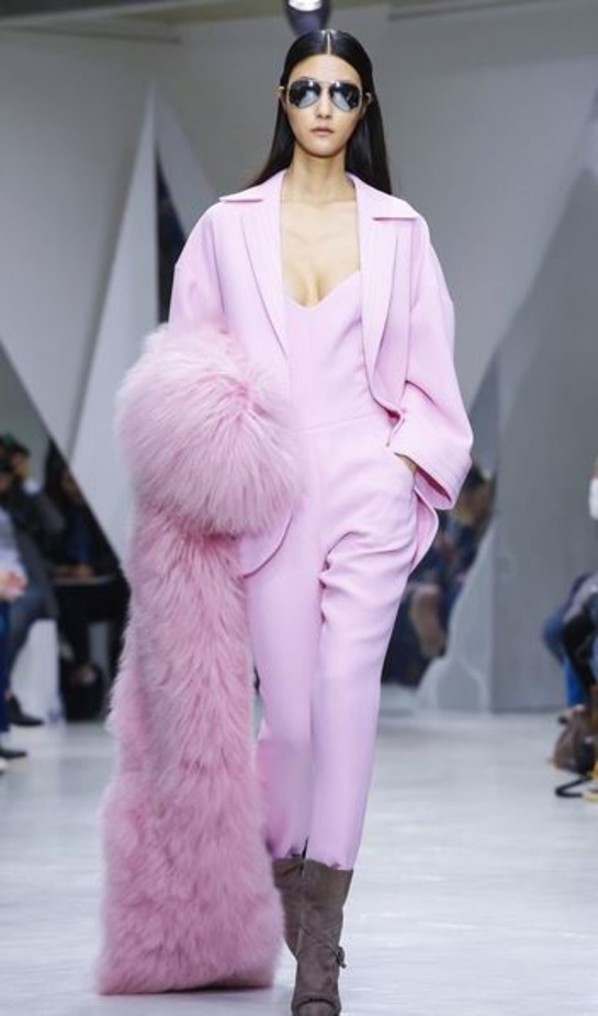 عرض Pascal Millet الأناقة في البساطة!