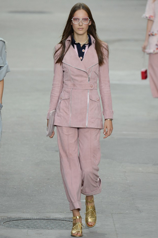 Chanel حرب لونية... ودعوة للسلام والمساواة