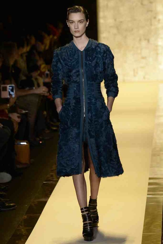 مغامرة مأمونة العواقب مع خريف Herve Leger 