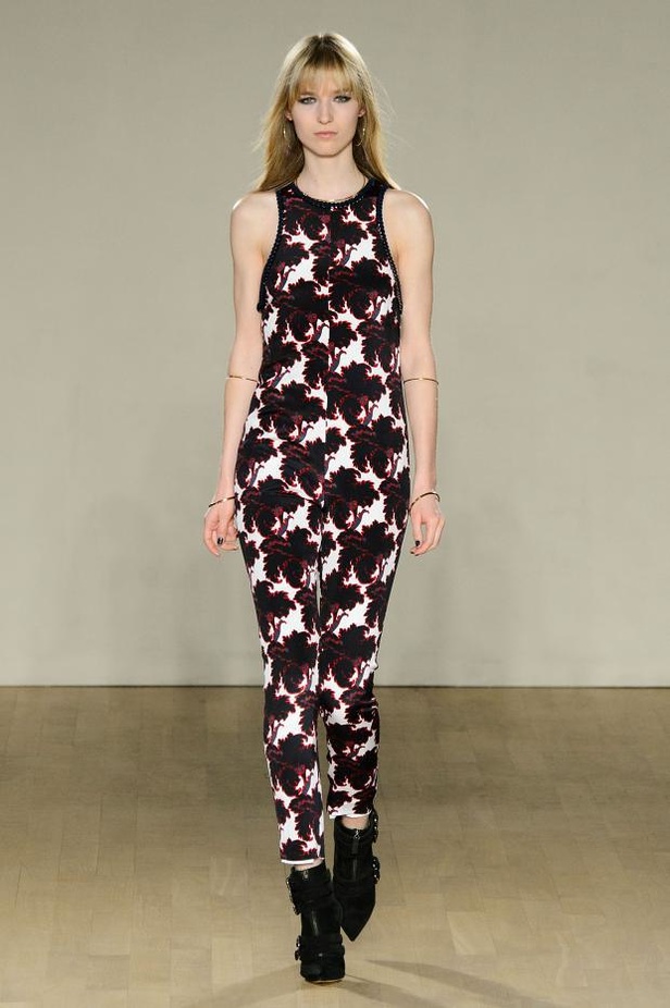 مجموعة Issa تتناغم بين الشراريب والأشكال الهندسية