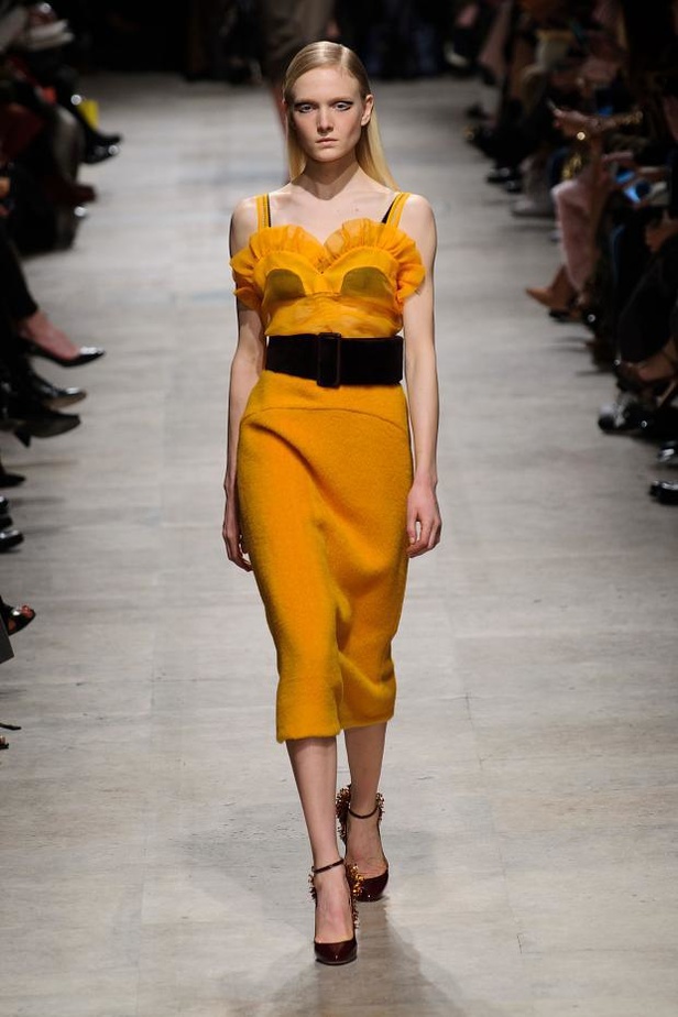 تصاميم دافئة وباريسية في عرض  Rochas