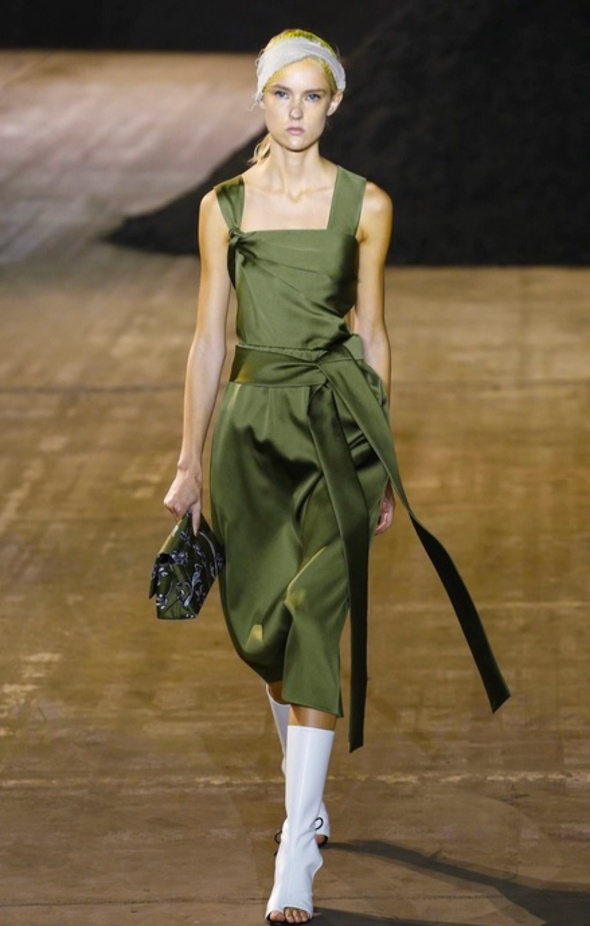 تصاميم تغرد بالحرية في مجموعة Phillip Lim