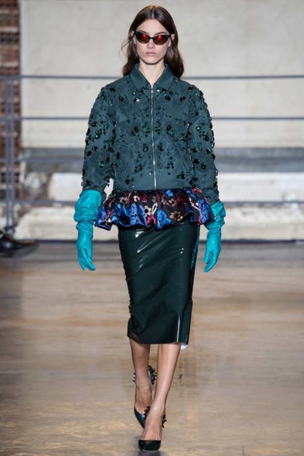 Rochas... أناقة مثيرة ينقصها الجمال