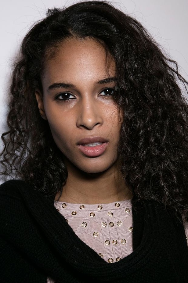 دار Hervé Léger تنتقل الى عالم الـPunk في مجموعة خريف 2016