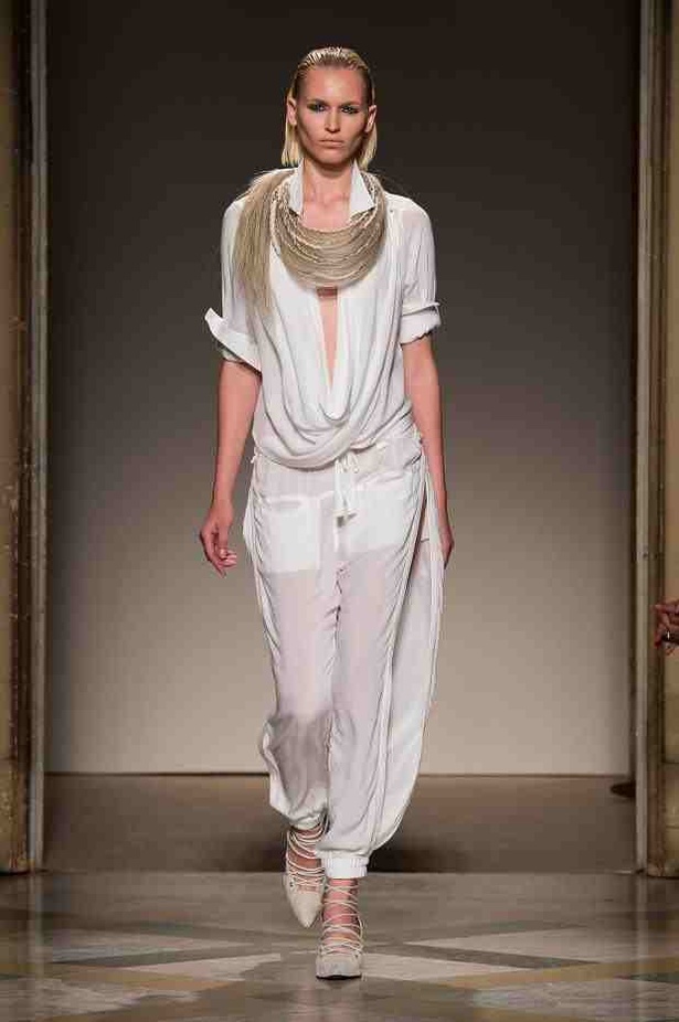 السفر تحت سحابة ربيع NICHOLAS K