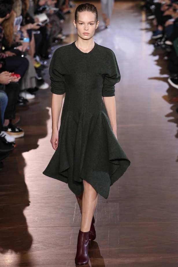 أناقة عصريّة متجدّدة في مجموعة "Stella Mccartney"